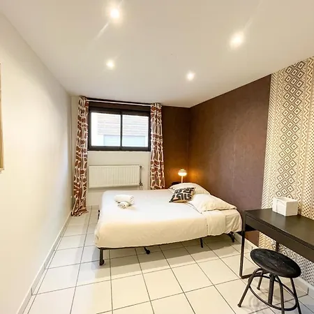 Elton Apartment *